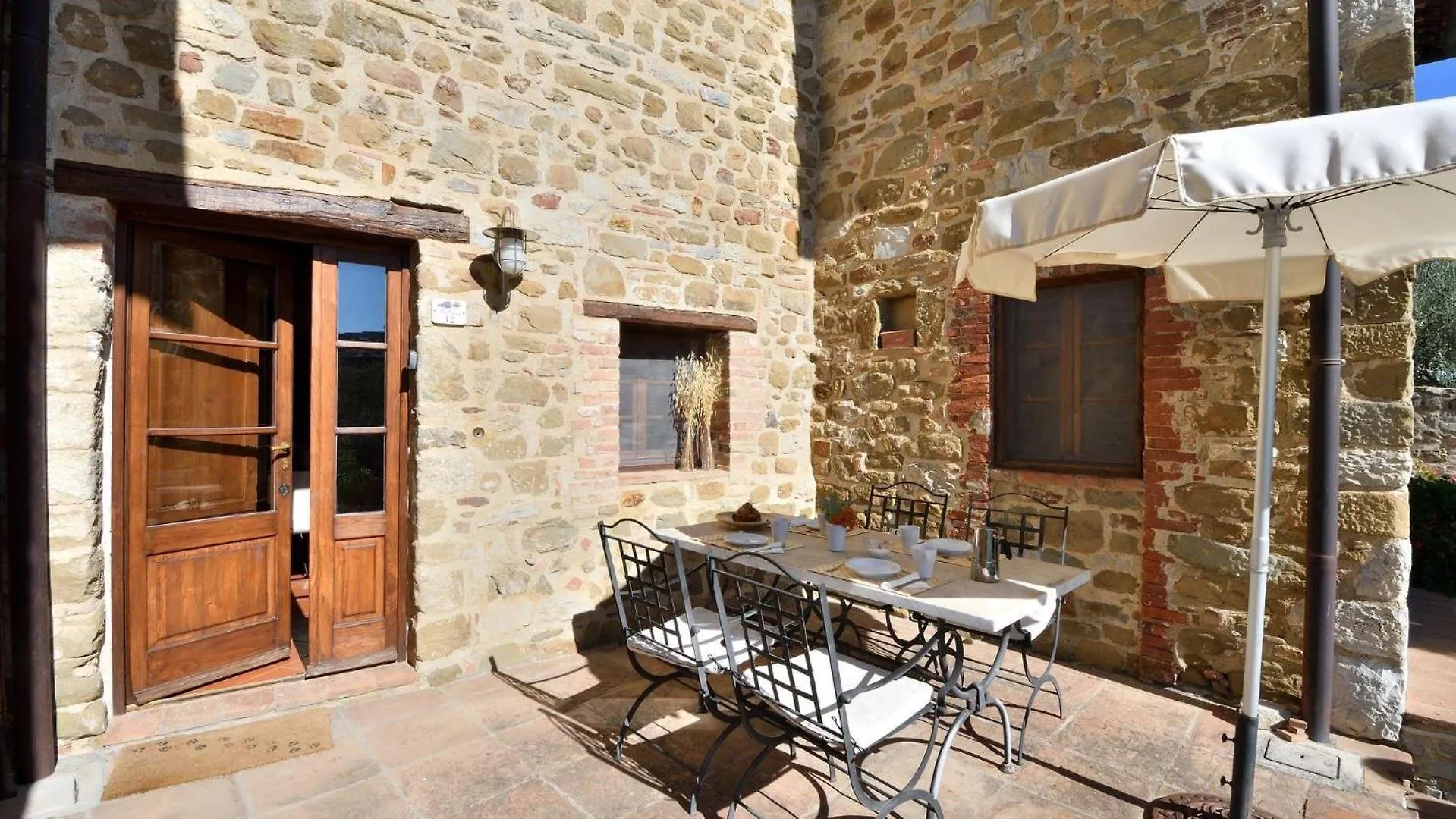Malvasia Villa Castelnuovo Berardenga 0*,  Italy